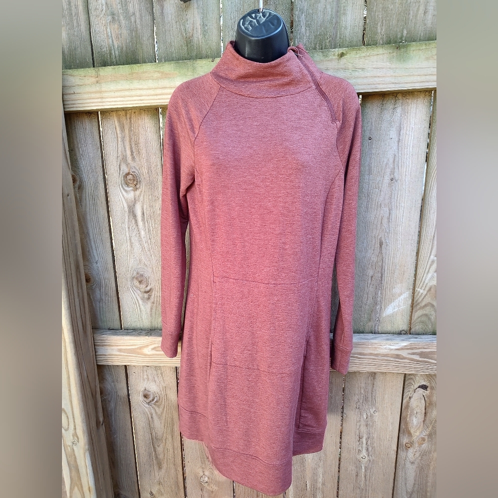🏵️ Title Nine Sporty Athletic Outdoor Golf Stretch Pockets Sweater Dress